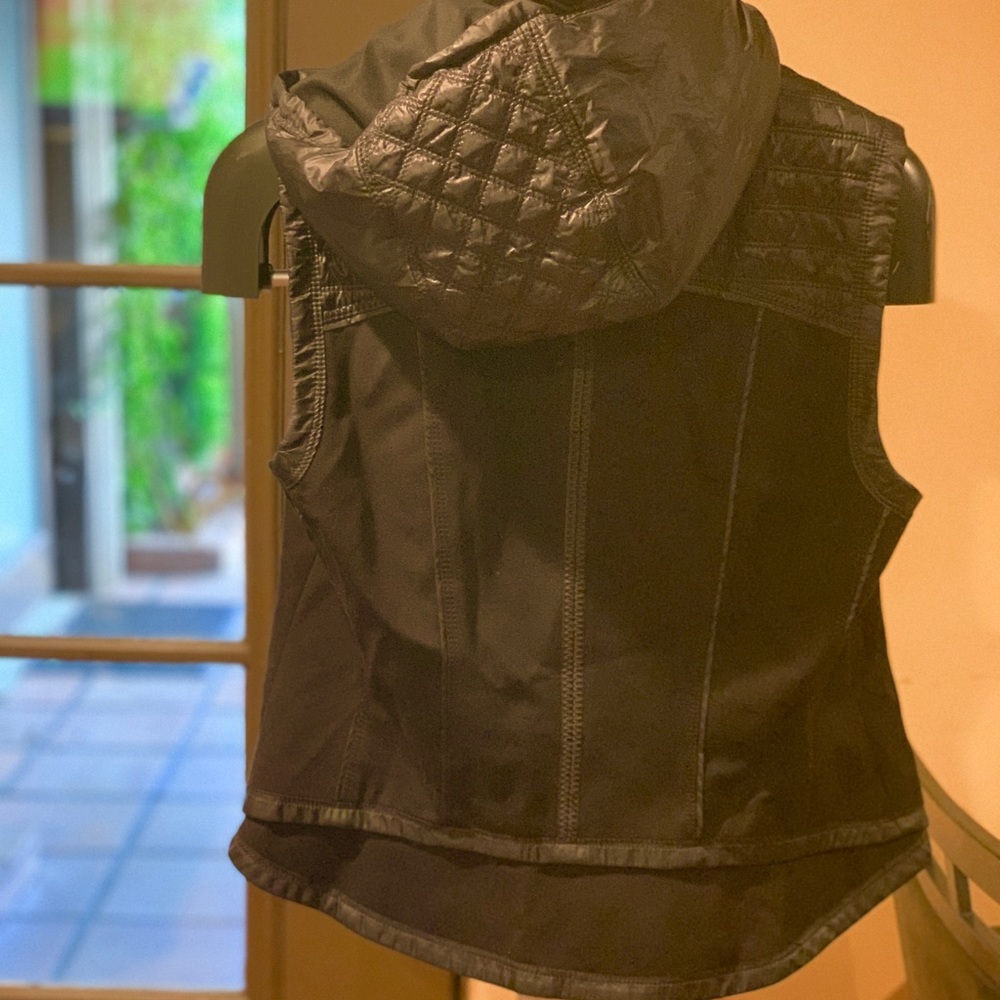 Vest - Picture 2 of 3